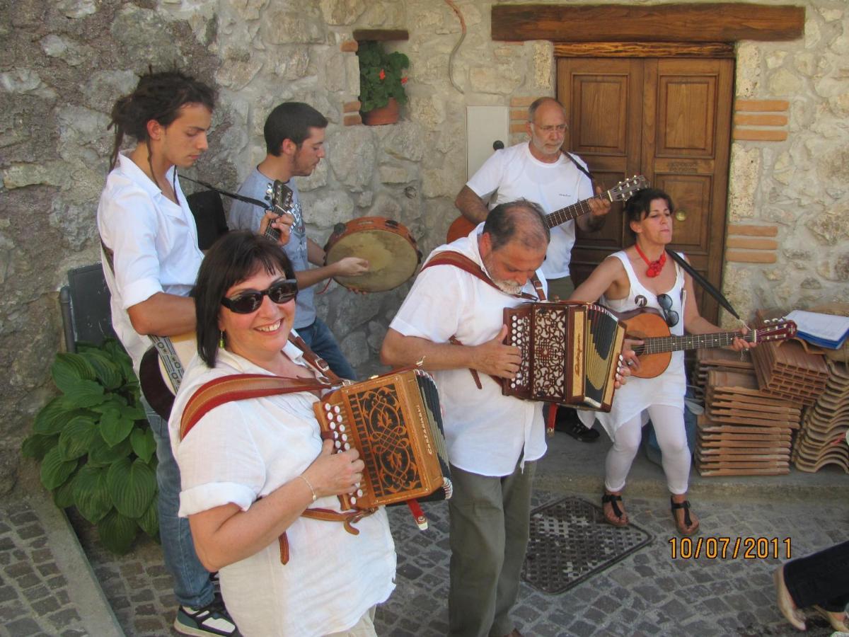 Вілла La Bottega Del Fabbro Affitto Breve Contigliano Екстер'єр фото
